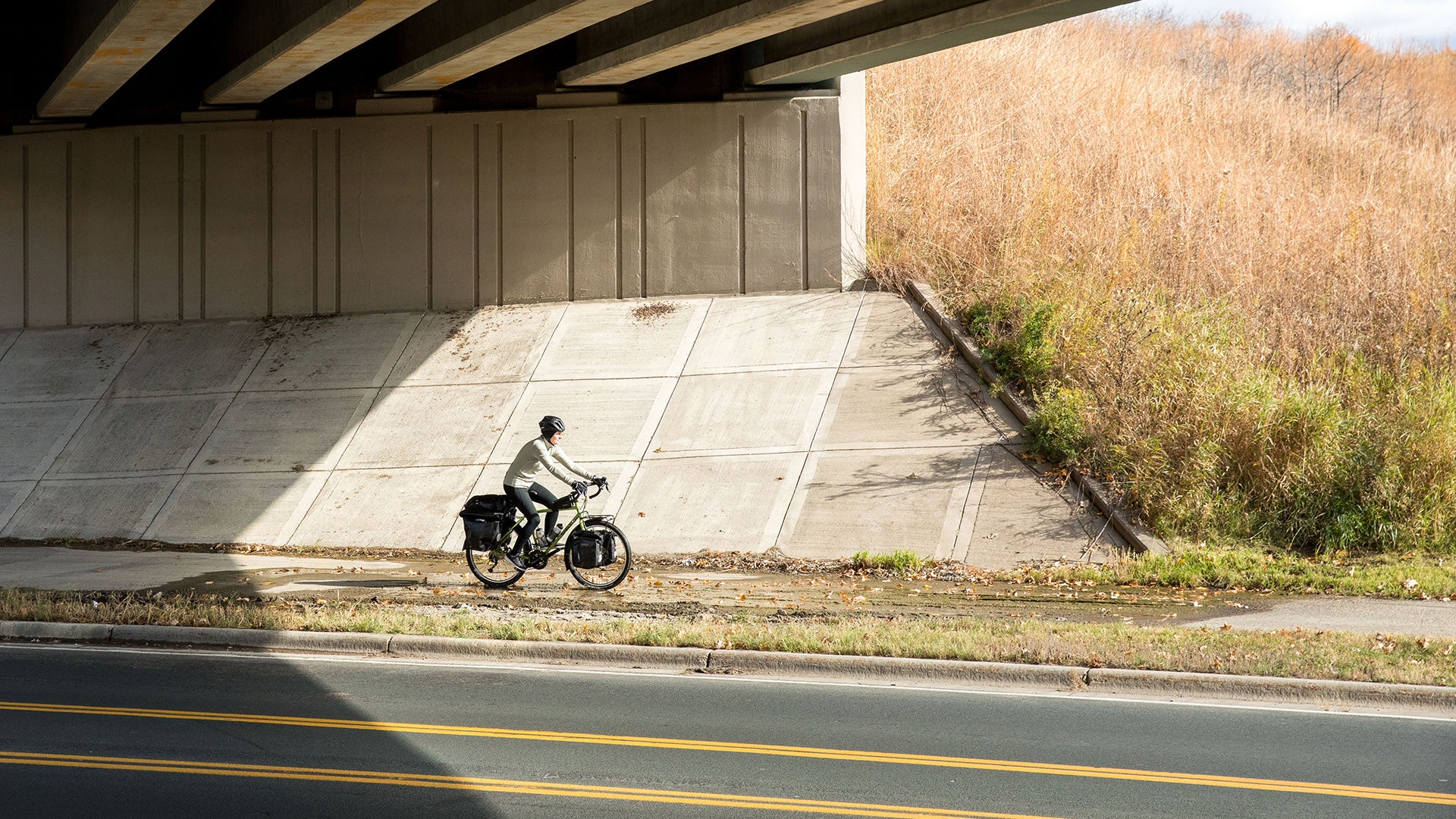 Person riding fully loaded Disc Trucker on pavement
