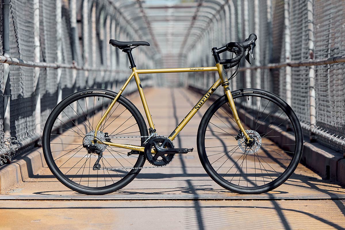 Midnight Special, Fool's Gold color, complete bike side outdoor on pedestrian bridge