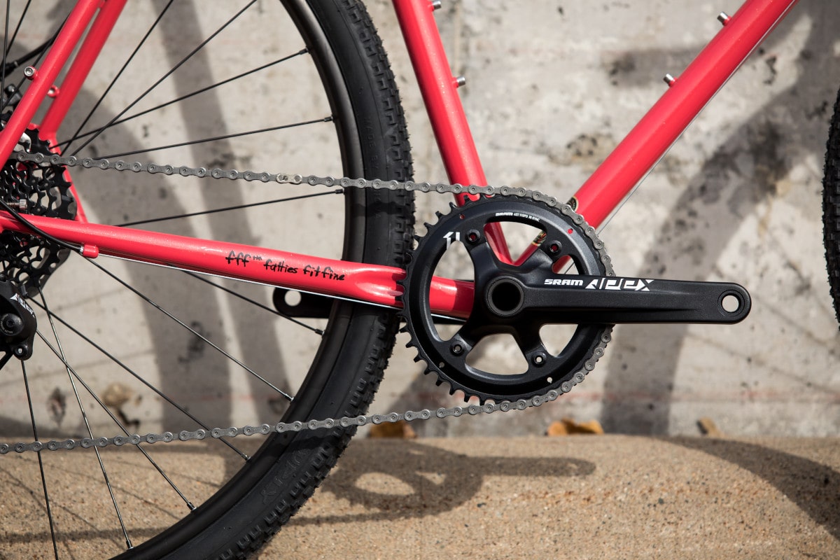 surly straggler tire clearance
