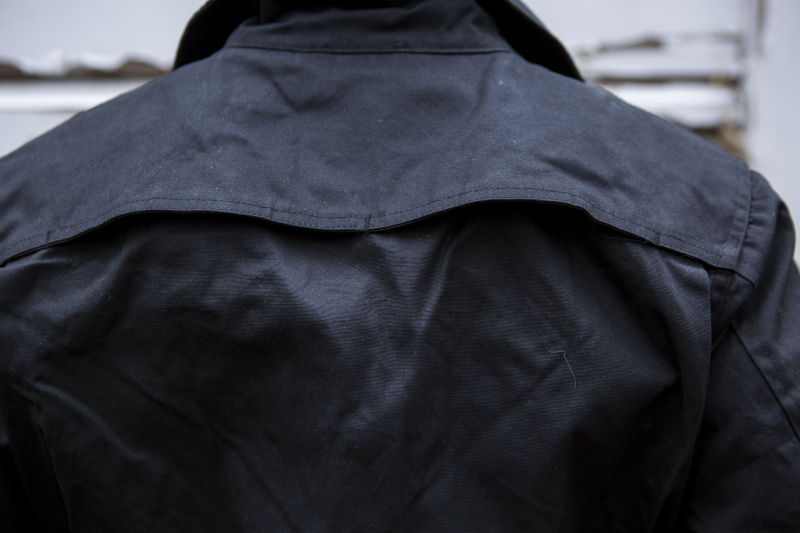 Surly V2 Waxed canvass jacket, black, yoke and shoulder vent detail
