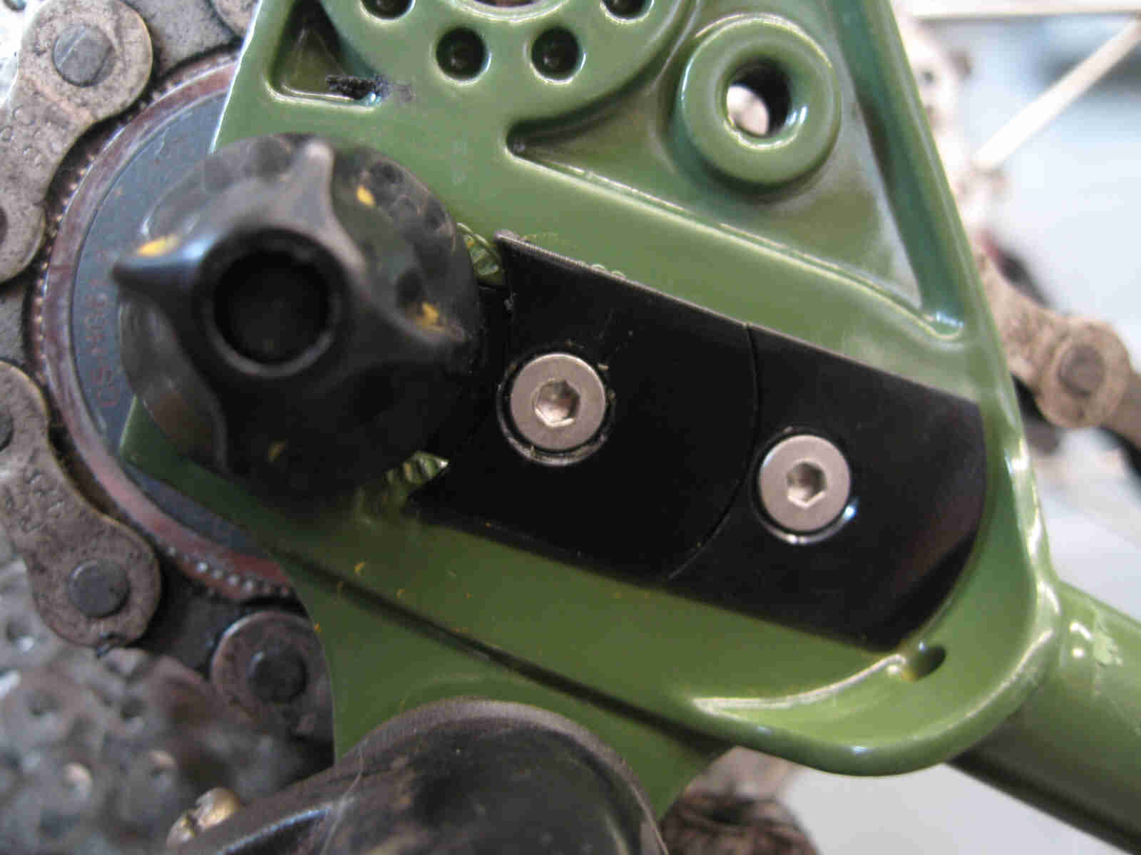 Surly Ogre bike - green - dropout with Monkey Nut detail - right side close up view