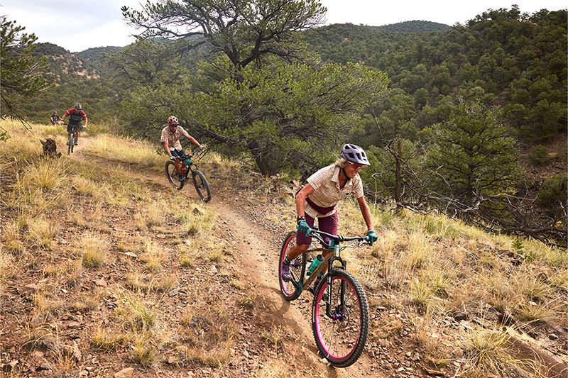 Single speeders decsending singletrack