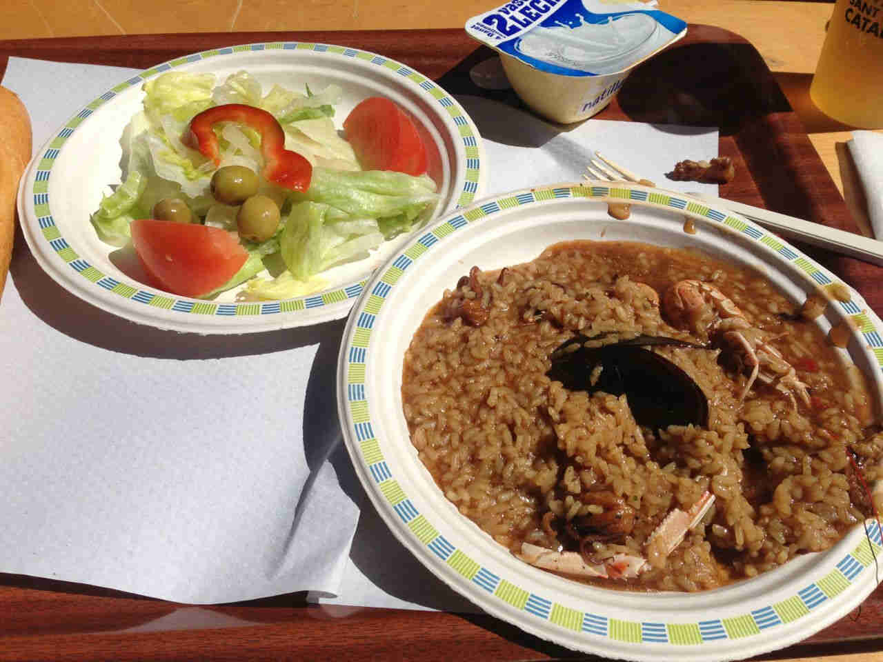 2 paper plates with food, on top of a lunch tray