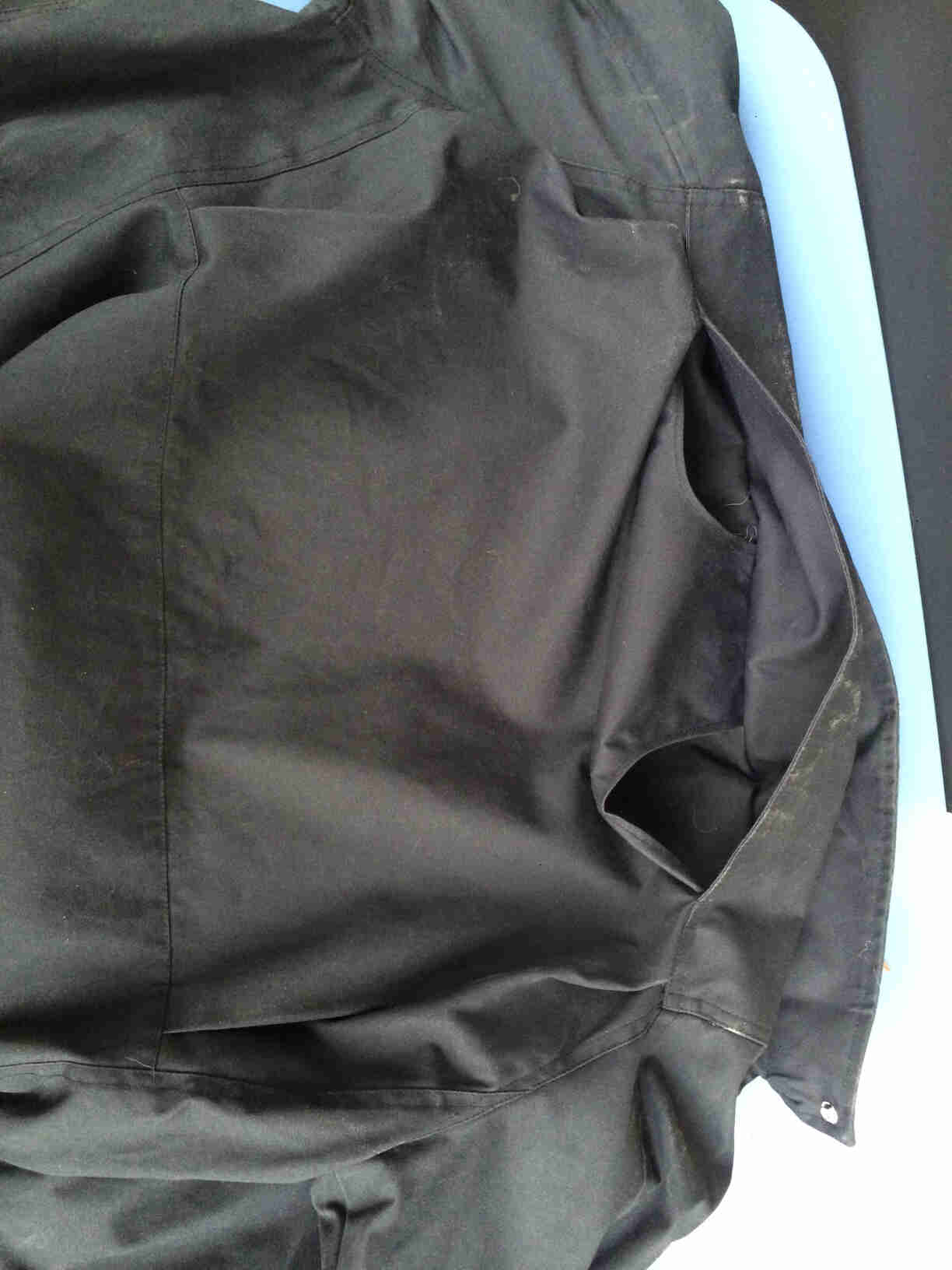 Surly Winter Riding Jacket - rear vent detail - downward view